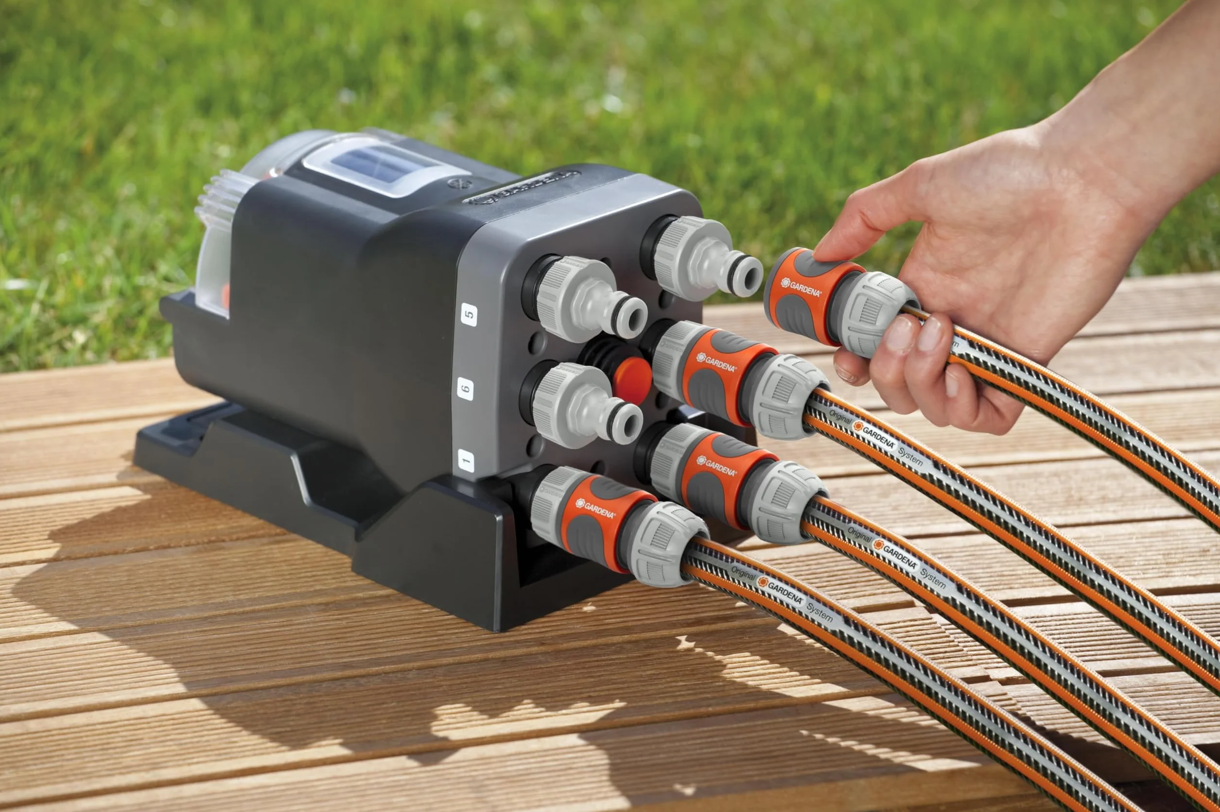 Gardena Distributore Automatico d'Acqua a 6 Vie: per Controllare Fino a 6 Linee di Irrigazione Abbinato al Computer Master, Ideale per Impianti con Poca Pressione (1197-20)